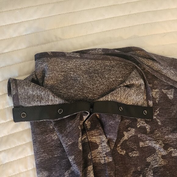 Lululemon Vinyasa Scarf, Black/Gray Camo - NEW W/OUT TAGS - Picture 3 of 5